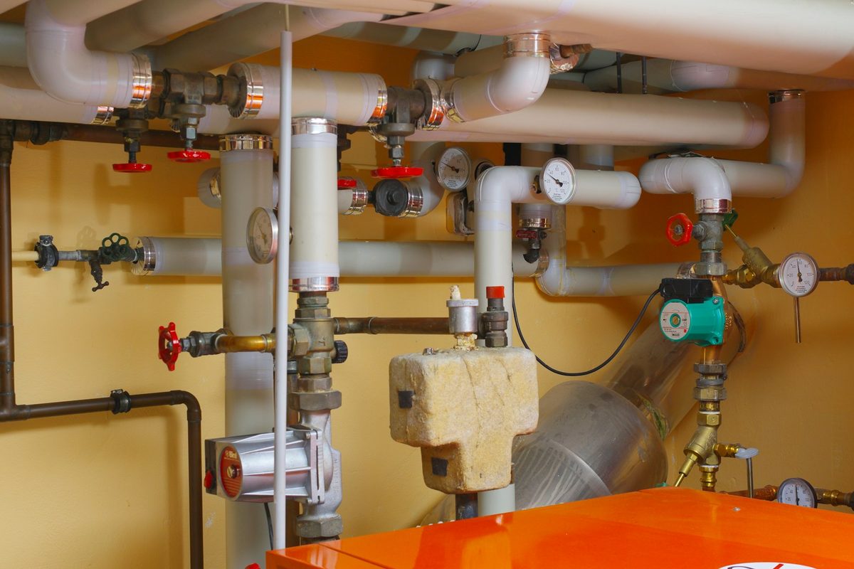 Red de cañerías y válvulas de una instalación de gas